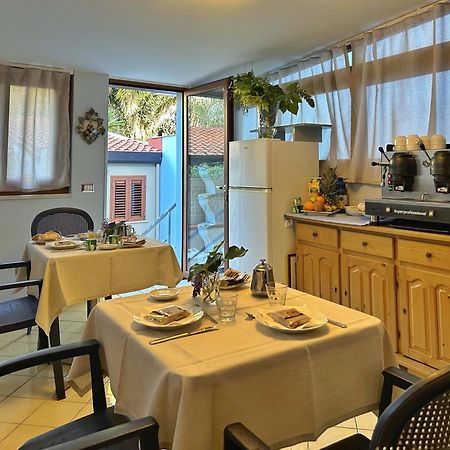 ジャルディーニ・ナクソス La Piazzetta Bed & Breakfast エクステリア 写真
