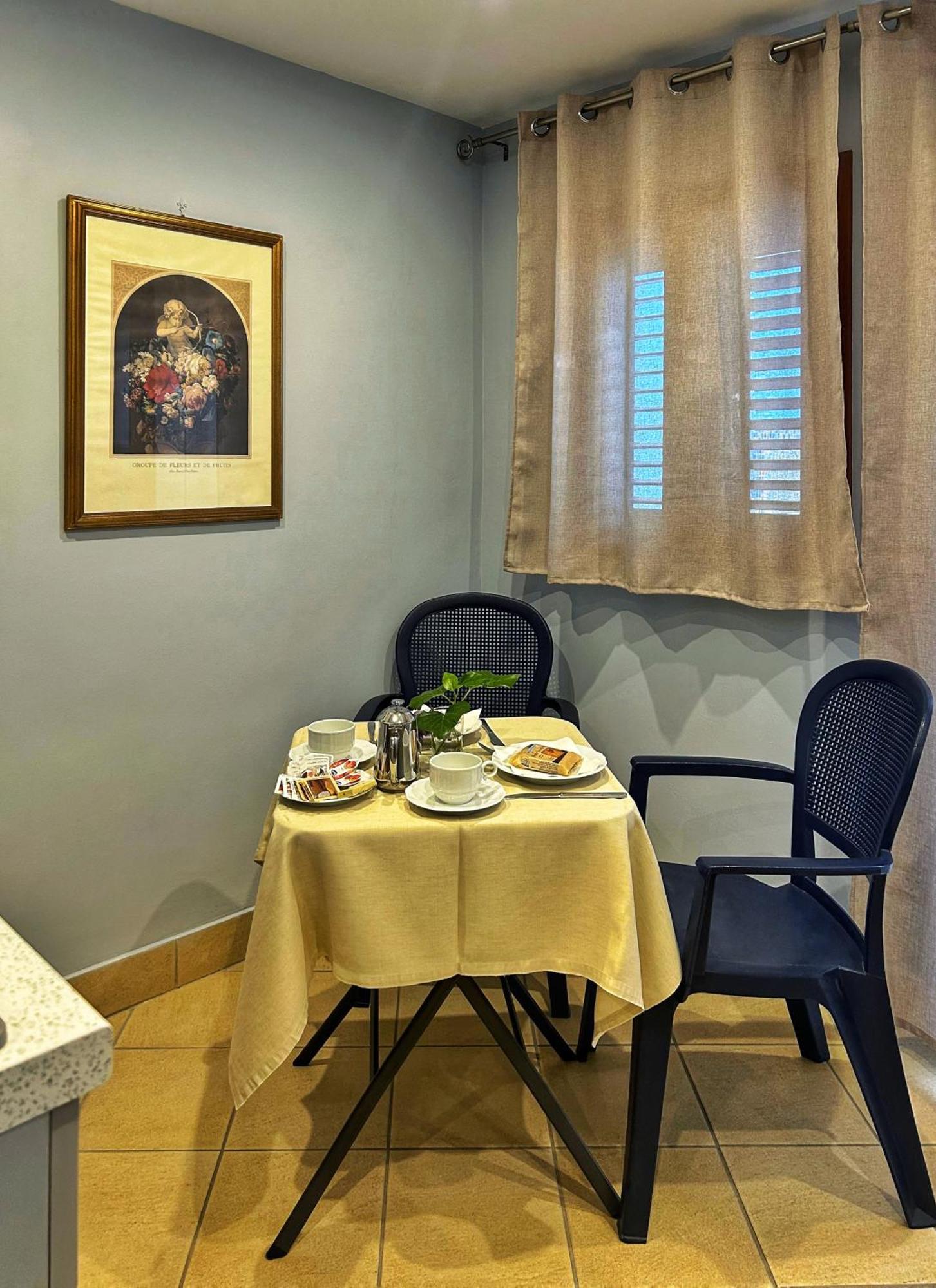 ジャルディーニ・ナクソス La Piazzetta Bed & Breakfast エクステリア 写真