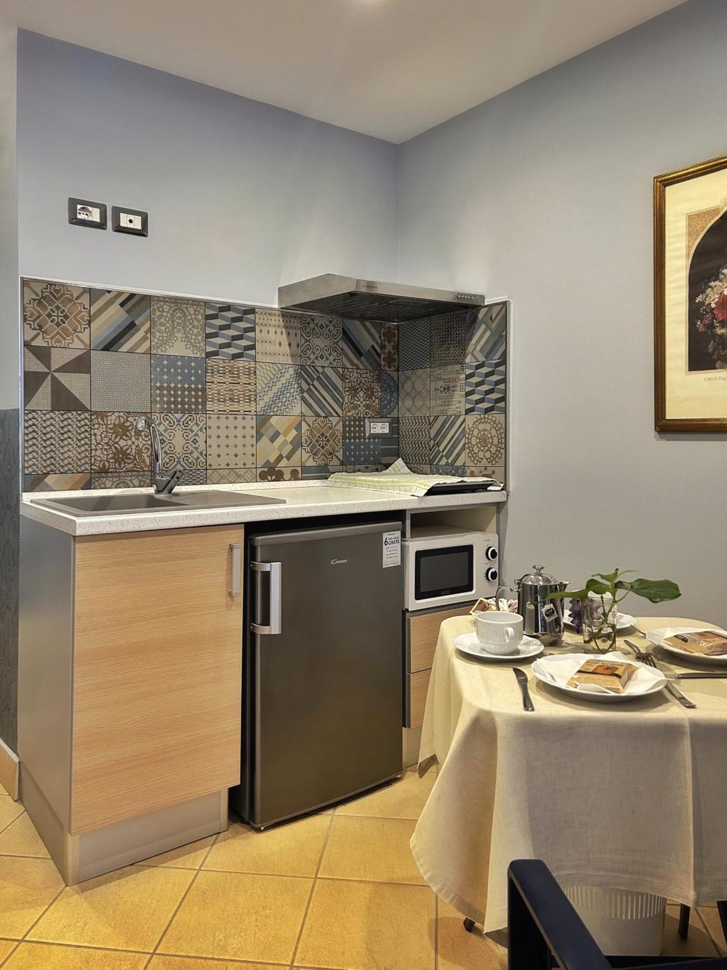 ジャルディーニ・ナクソス La Piazzetta Bed & Breakfast エクステリア 写真