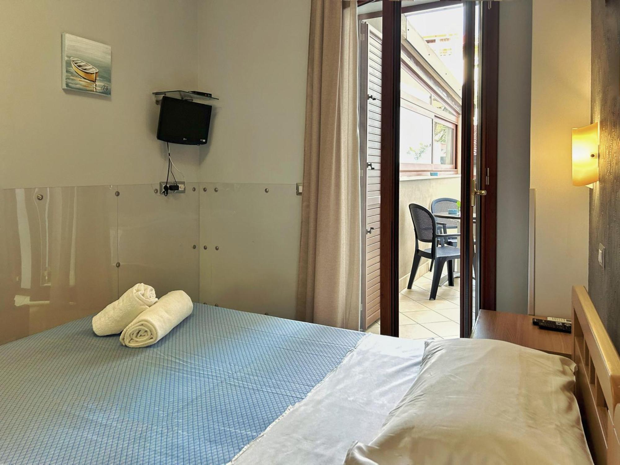 ジャルディーニ・ナクソス La Piazzetta Bed & Breakfast エクステリア 写真