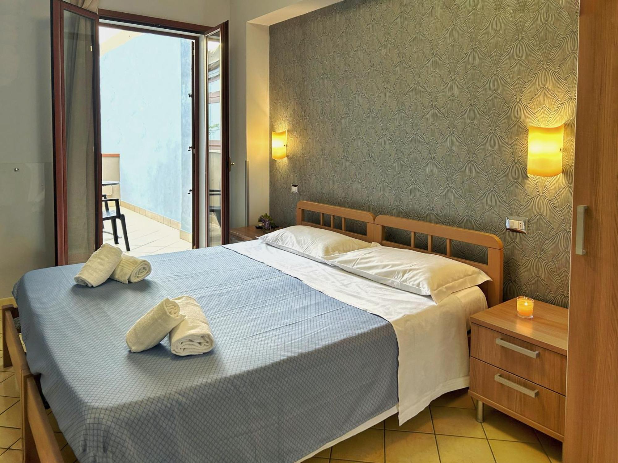 ジャルディーニ・ナクソス La Piazzetta Bed & Breakfast エクステリア 写真