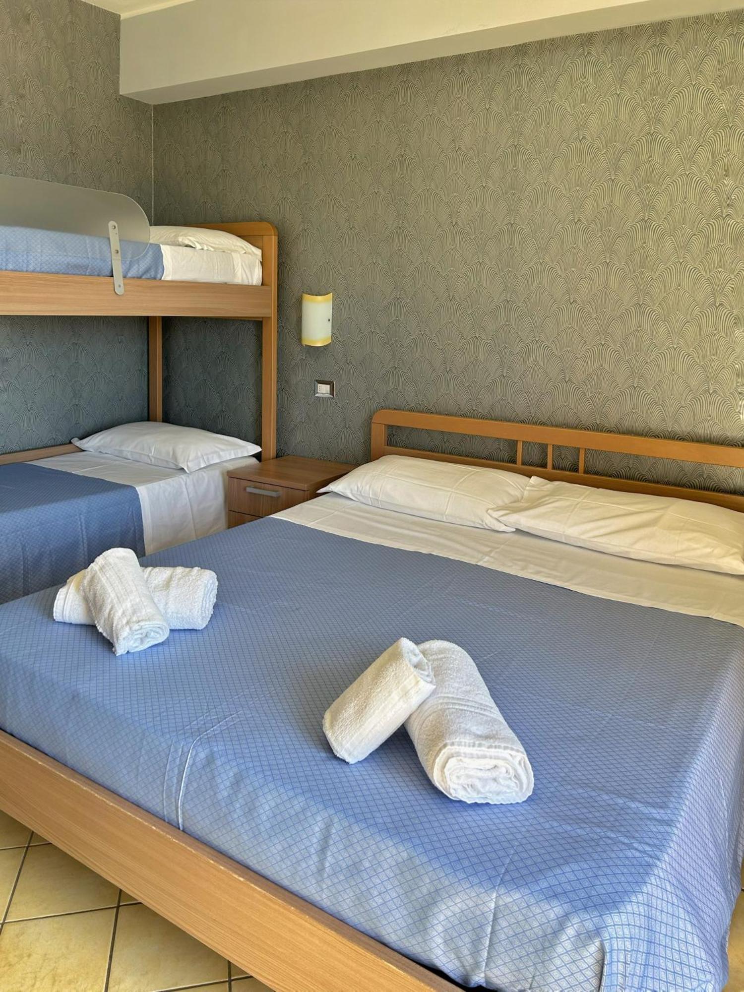 ジャルディーニ・ナクソス La Piazzetta Bed & Breakfast エクステリア 写真