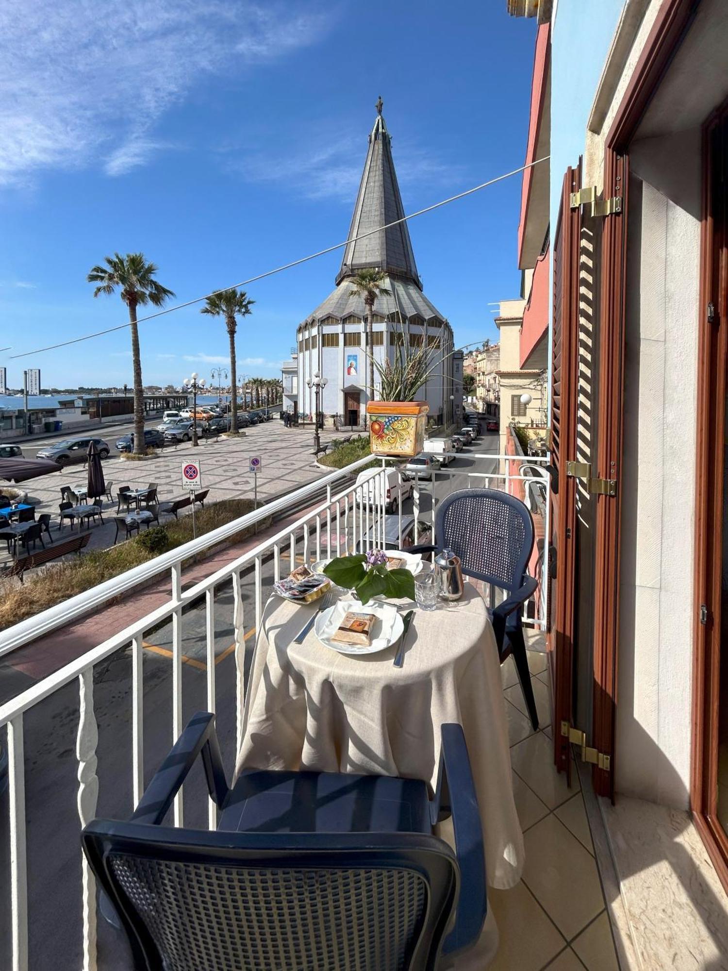 ジャルディーニ・ナクソス La Piazzetta Bed & Breakfast エクステリア 写真