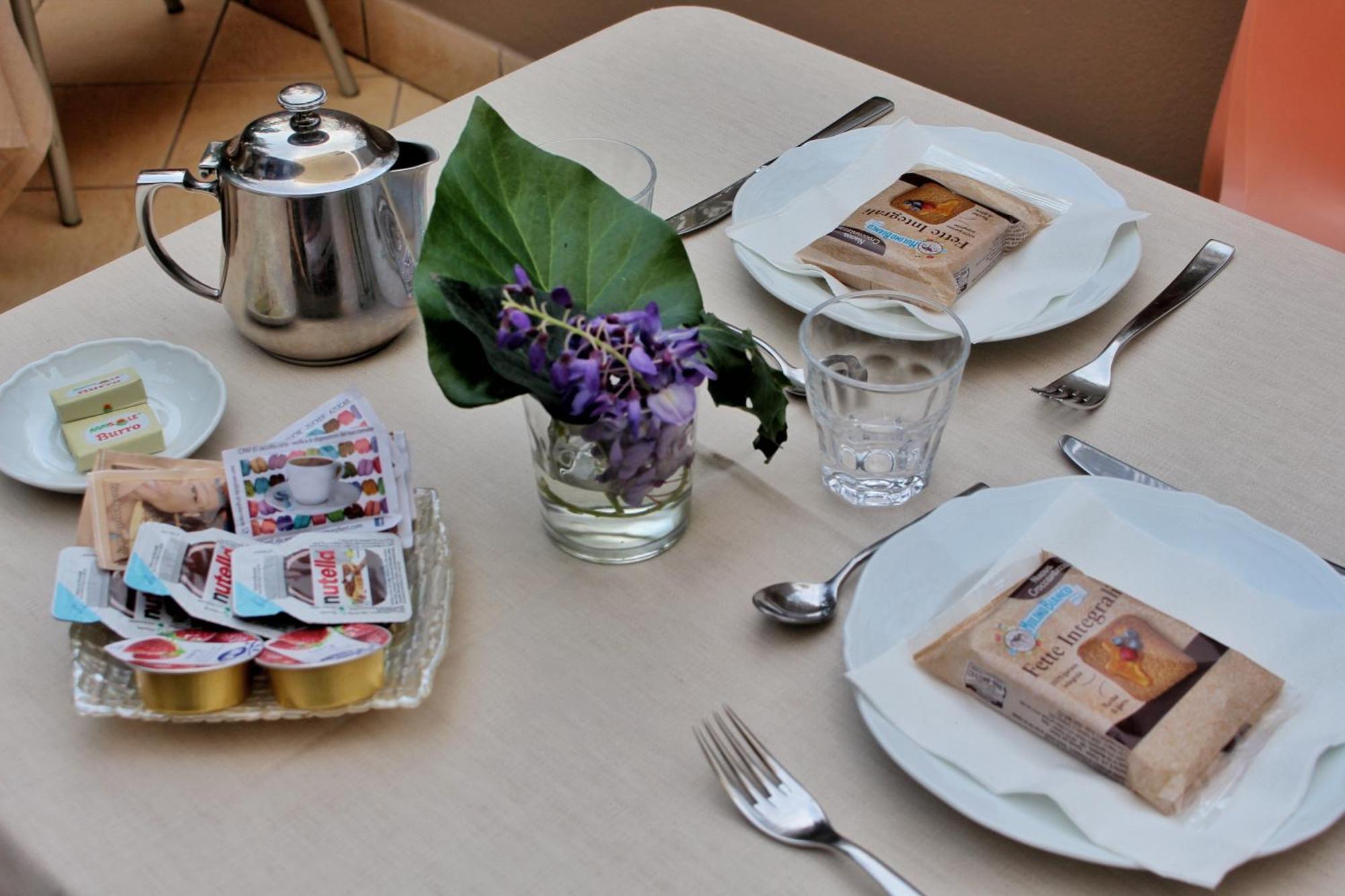 ジャルディーニ・ナクソス La Piazzetta Bed & Breakfast エクステリア 写真