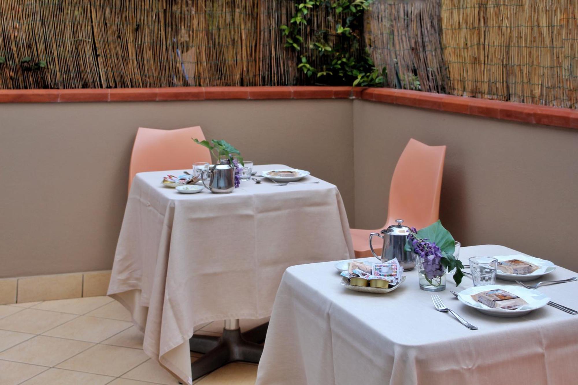 ジャルディーニ・ナクソス La Piazzetta Bed & Breakfast エクステリア 写真