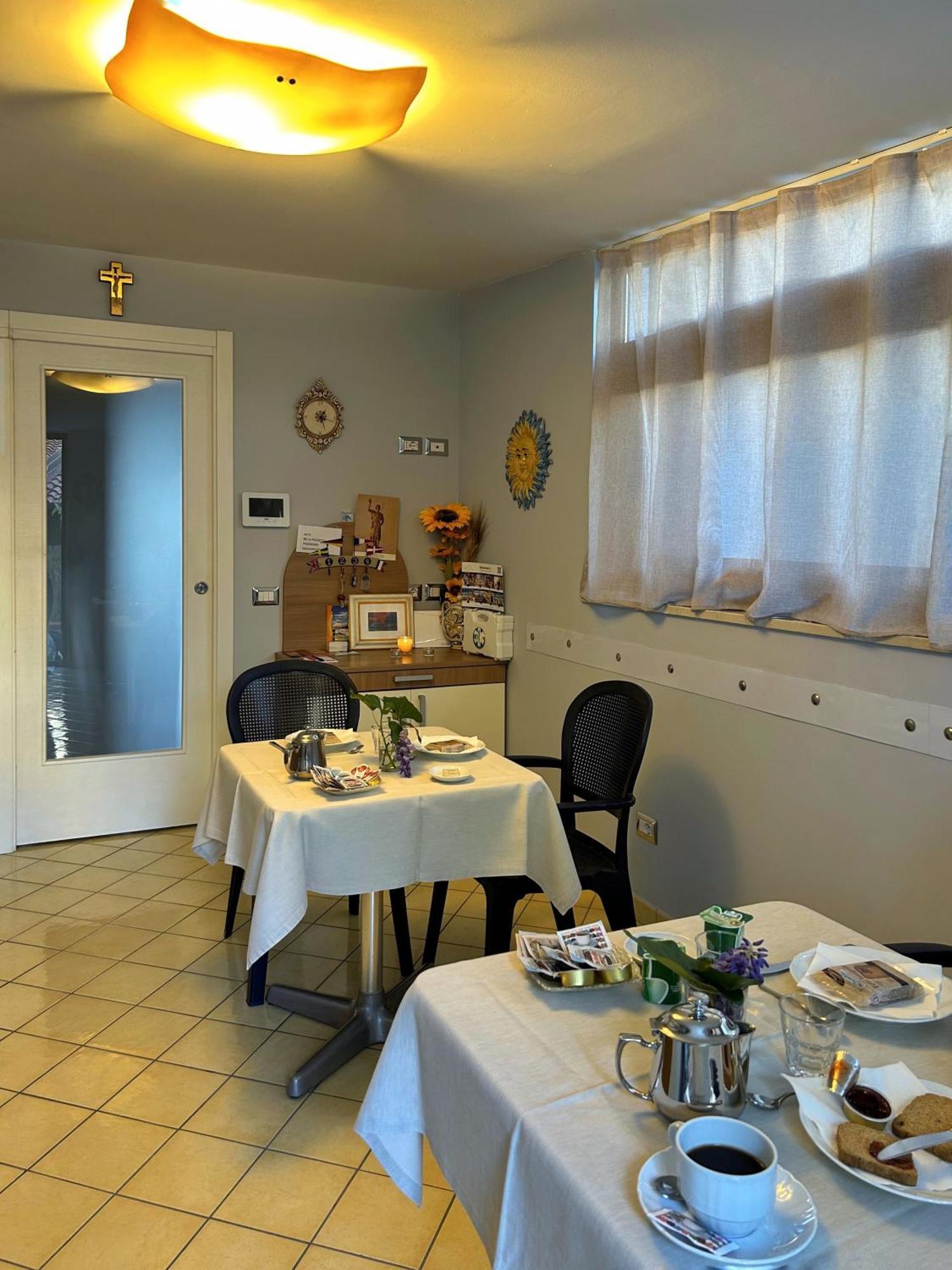 ジャルディーニ・ナクソス La Piazzetta Bed & Breakfast エクステリア 写真
