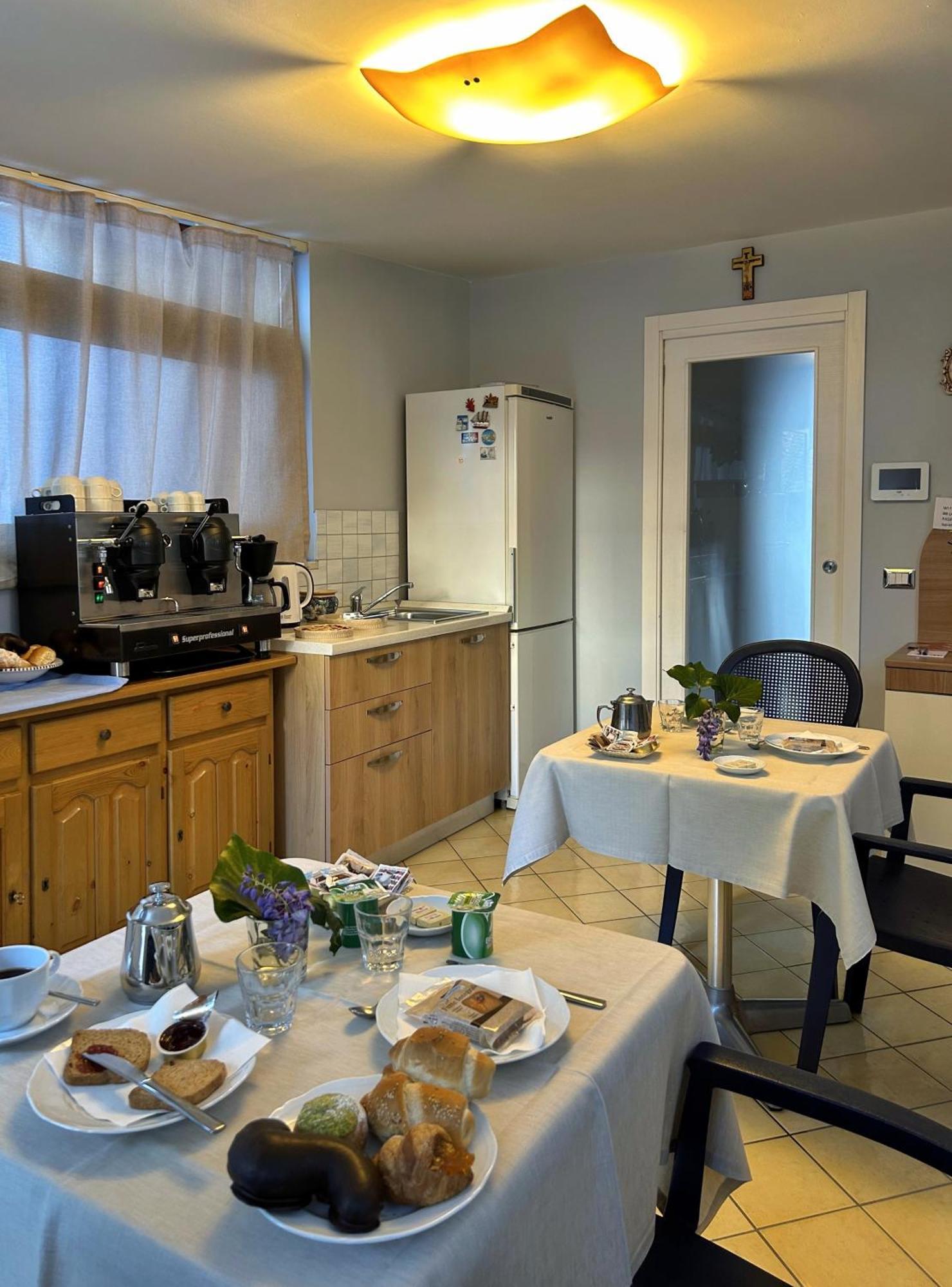 ジャルディーニ・ナクソス La Piazzetta Bed & Breakfast エクステリア 写真